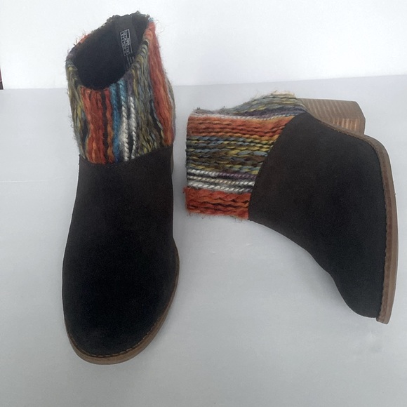 TOMS Leila Chocolate Brown Suede Colorful Yarn Back Zipper Fringe Bootie Sz 8W - Picture 7 of 13